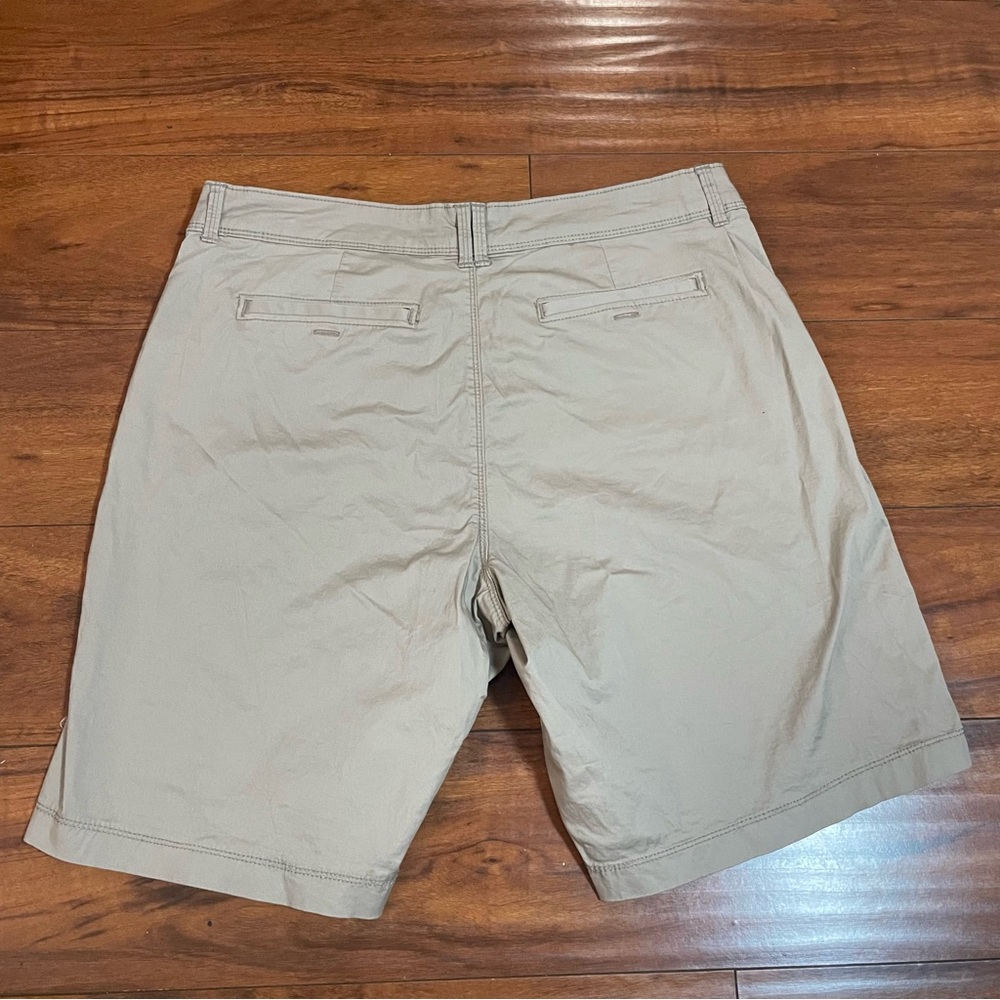 NEW LEE NATURALLY FIT KHAKI SHORTS SZ MEDIUM M